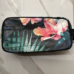 New! Aloha Collection Travel bag